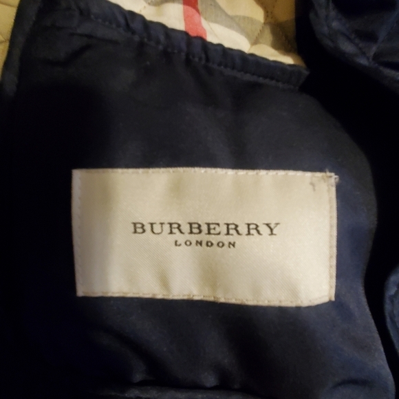 Burberry Navy Quilted Peacoat Nova check. Lined jacket. Sz small. - Picture 3 of 16